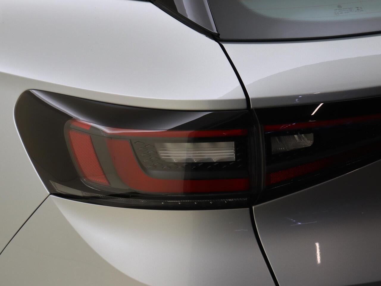 Volkswagen ID.4 Life 77 kWh | Navigatie | Adaptieve cruise control | Stoelverwarming | Parkeersensoren | CarPlay | Elektrisch inklapbare buitenspiegels | Voorklimatisering |