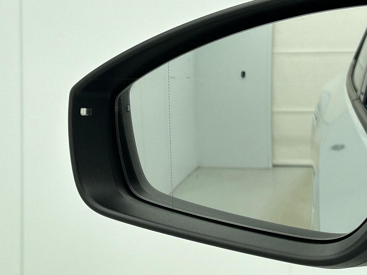 Volkswagen ID.4 Life 77 kWh Auto. Navigatie Apple Carplay/Android Auto Adaptive Cruise Control Parkeersensoren Stoel- en stuurverwarming Full Led Climate Control Lichtmetalen velgen