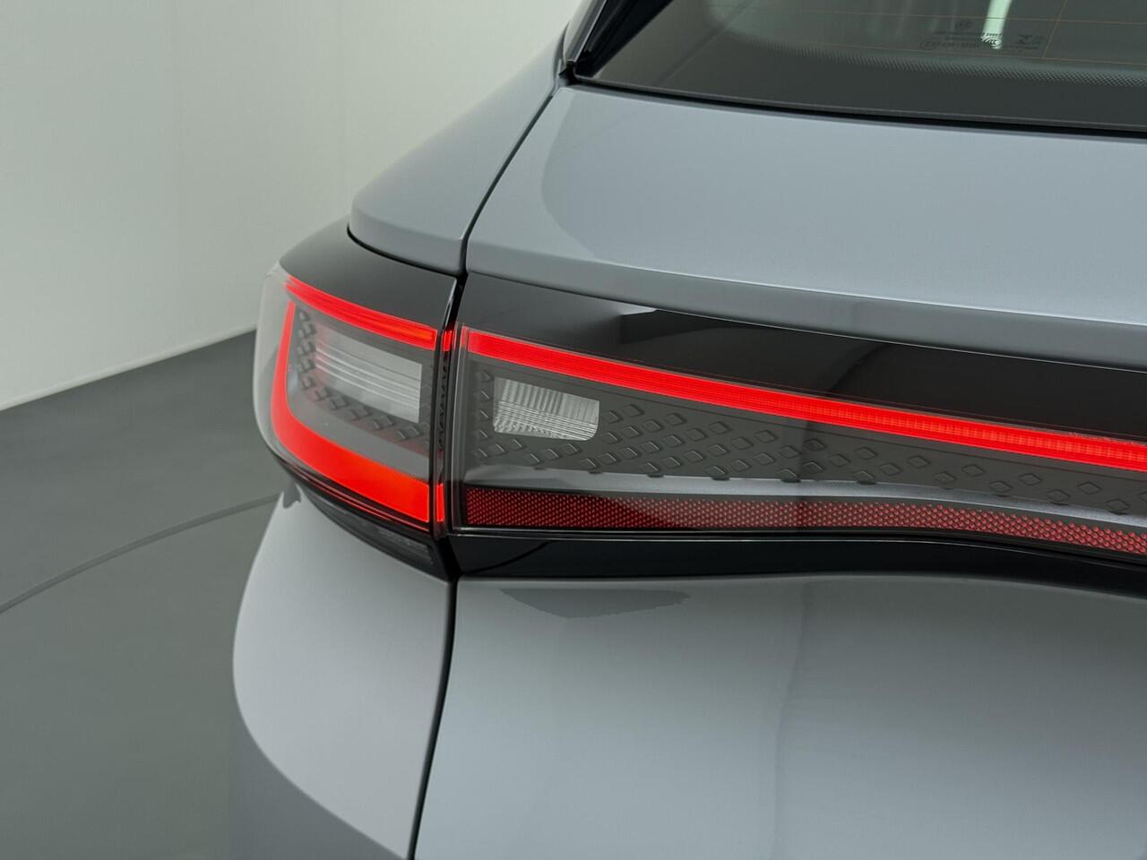 Volkswagen ID.4 Life 77 kWh VAN: 27.900,- VOOR: 24.877,- UW EINDEJAARSVOORDEEL: 3.023,- Stoel & Stuurverwarming | Adaptieve Cruise Control | Rijklaar met 12 mnd BOVAG Garantie