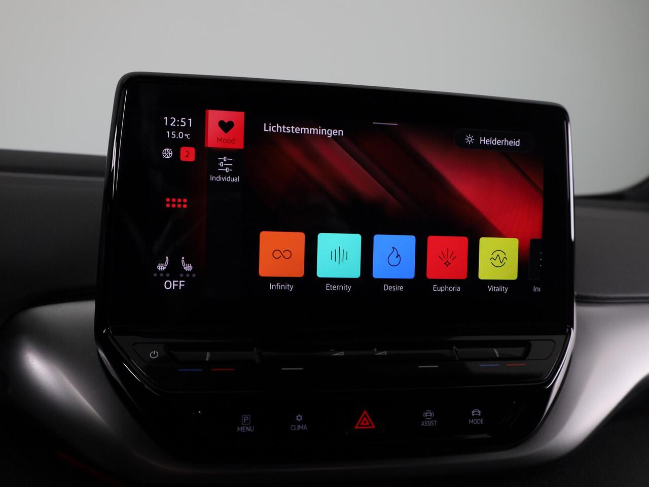 Volkswagen ID.4 Life 77 kWh 204 pk | Navigatie | Parkeersensoren | Adaptieve cruise control | LED koplampen | Stoelverwarming |