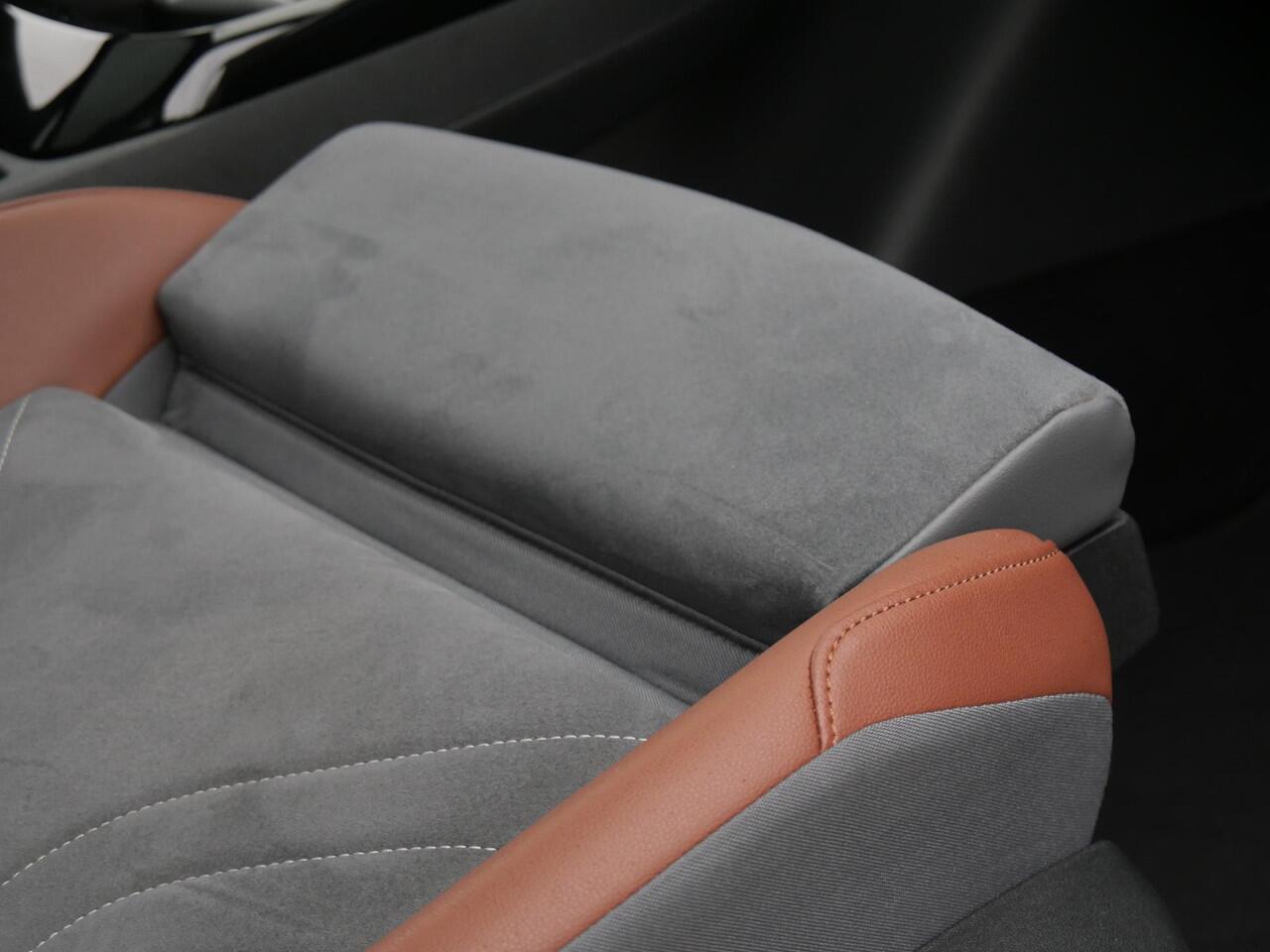 Volkswagen ID.4 1ST MAX 77kWh/ PANORAMADAK/ 360°CAMERA/ WARMTEPOMP/ 12 MND GARANTIE!