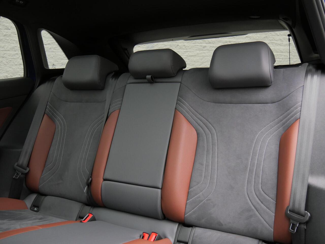 Volkswagen ID.4 1ST MAX 77kWh/ PANORAMADAK/ 360°CAMERA/ WARMTEPOMP/ 12 MND GARANTIE!