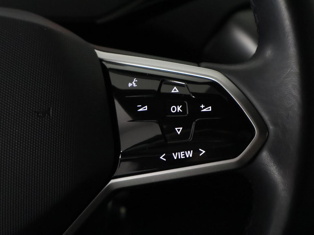 Volkswagen ID.4 Life Two-Tone 77 kWh 500 km actieradius | Navigatie | Parkeersensoren | Accu 92% |