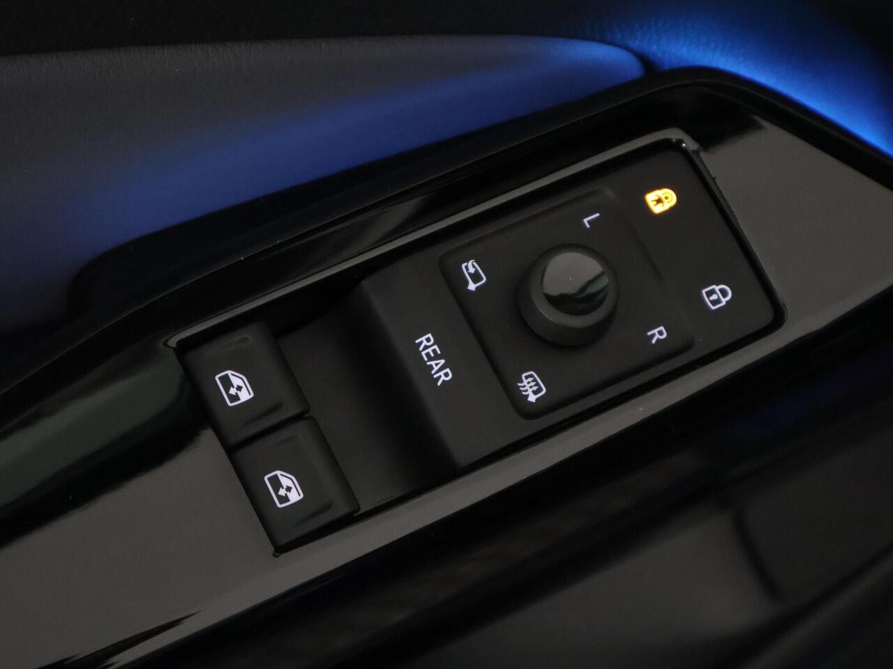 Volkswagen ID.4 Life Two-Tone 77 kWh 500 km actieradius | Navigatie | Parkeersensoren | Accu 92% |