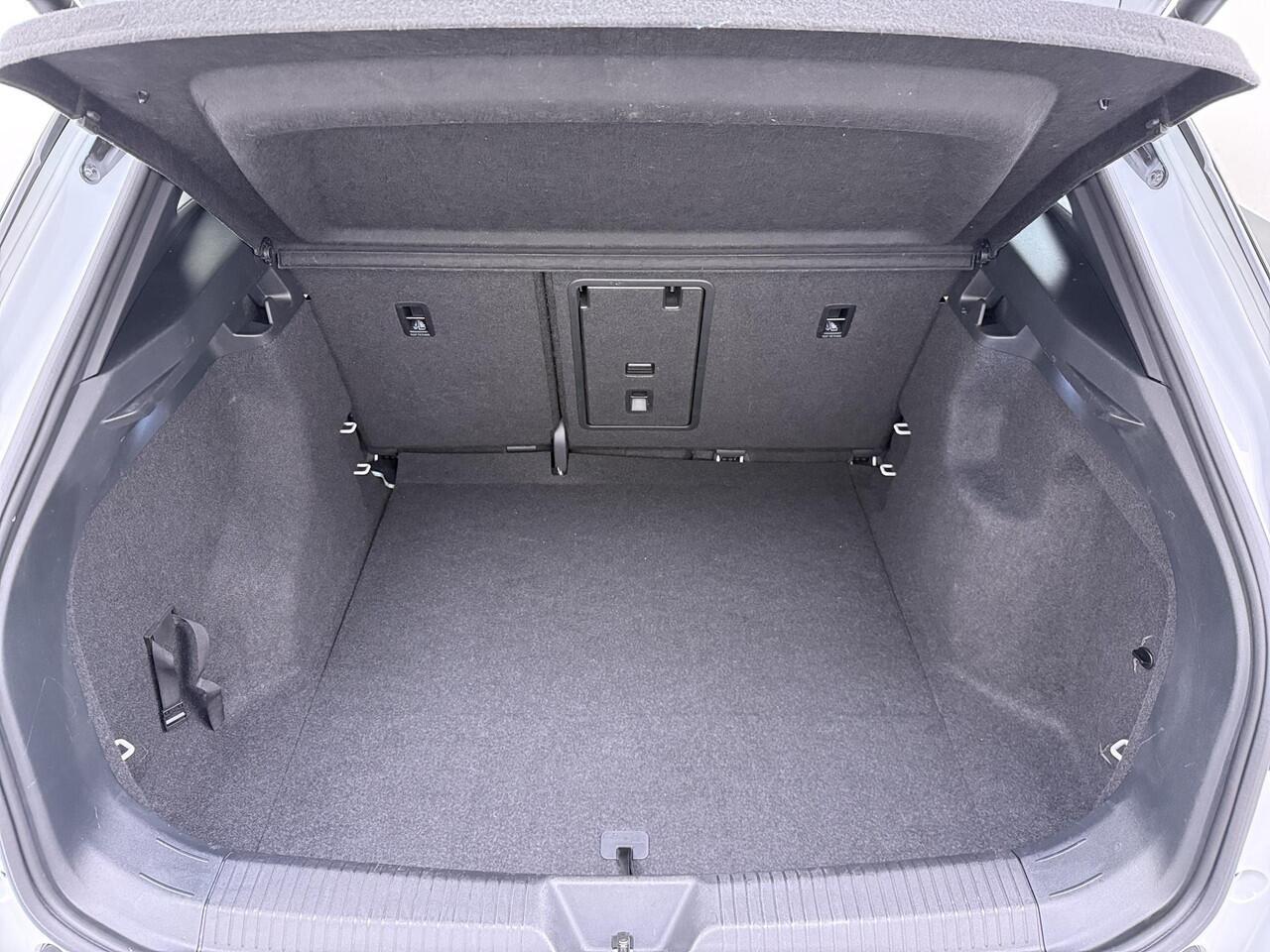 Volkswagen ID.4 GTX Advantage 4Motion 77 kWh VAN ¤32.900,- NU VOOR SLECHTS ¤29.877,- Uw LENTEVOORDEEL ¤3.023,-300PK | SOH 90% | WARMTEPOMP | 20 INCH | TREKHAK ELEKTRISCH UITKLAPBAAR | ACC CRUISE CONTROLE | STOEL + STUURWIELVERWARMING | MATRIX-LED-KOPLAMP (IQ.LIGHT) | RIJ