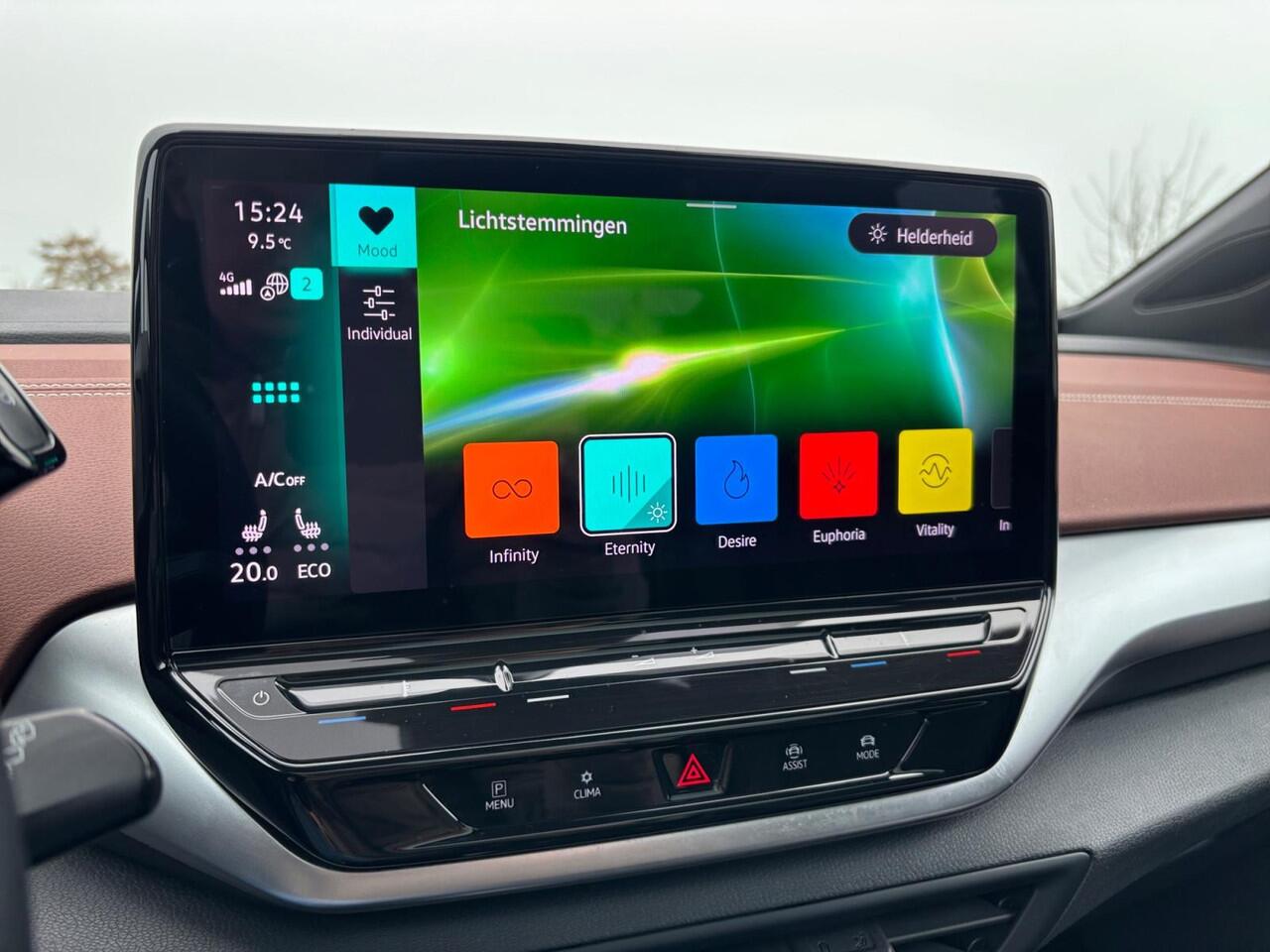 Volkswagen ID.4 First Max 77 kWh 204 PK ? Warmtepomp ? Pano ? Velours