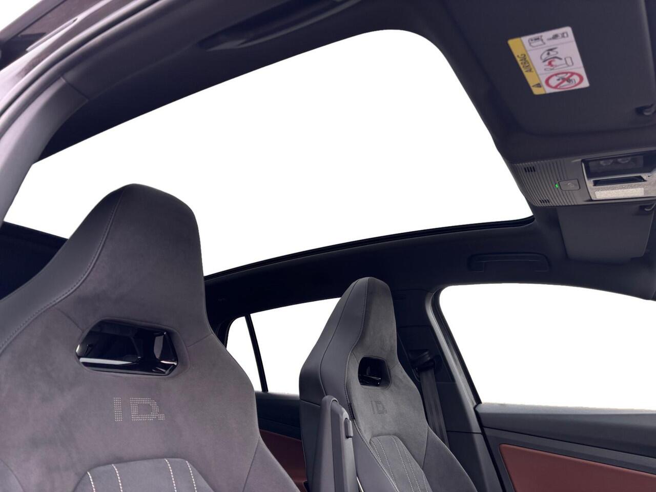 Volkswagen ID.4 First Max 77 kWh 204 PK ? Warmtepomp ? Pano ? Velours