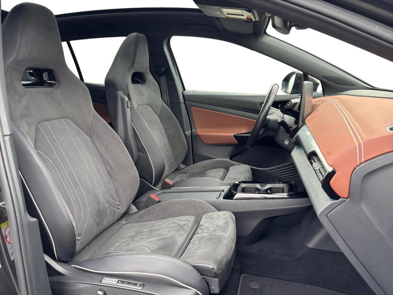 Volkswagen ID.4 First Max 77 kWh 204 PK ? Warmtepomp ? Pano ? Velours