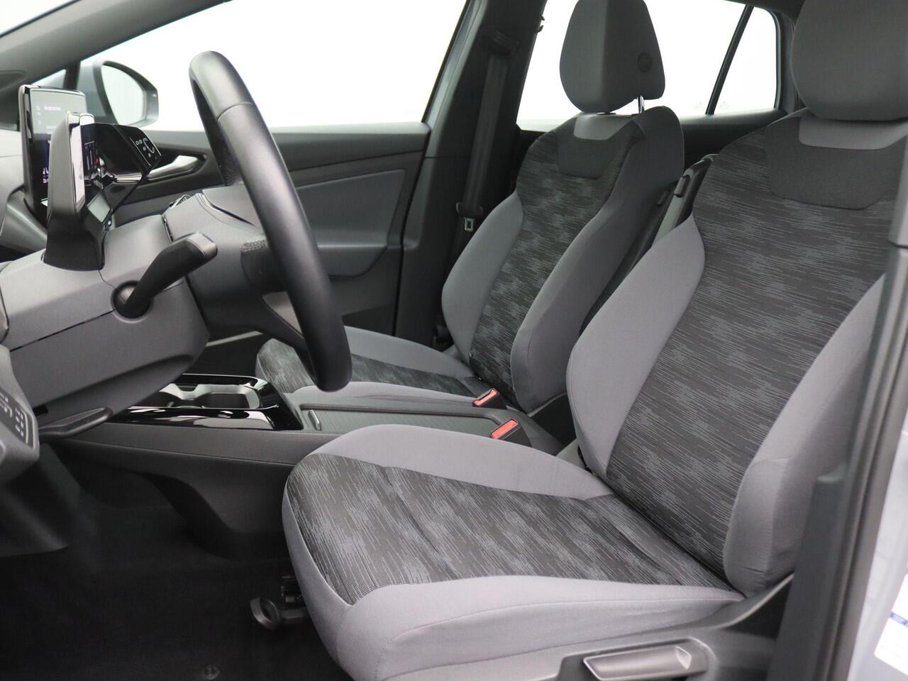 Volkswagen ID.4 Limited Edition 52 kWh 170PK Aut. SOH 93%, Warmtepomp, Voorruitverwarming, Keyless, PDC voor en achter, Stuur-Stoelverwarming, 19" LM Velgen