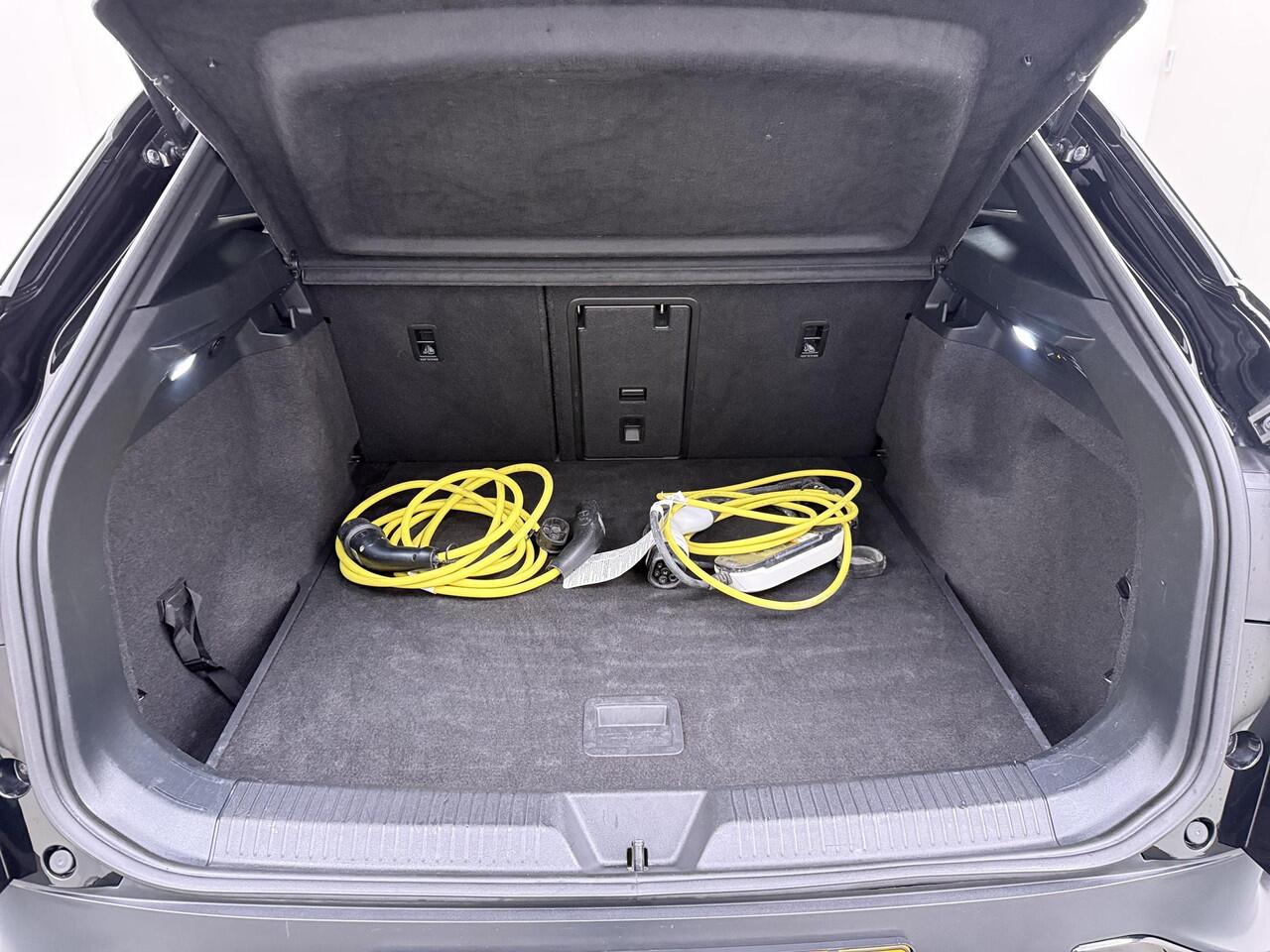 Volkswagen ID.4 GTX 4Motion 77 kWh VAN ¤34.900,- NU VOOR SLECHTS ¤30.877,- Uw LENTEVOORDEEL ¤4.023,-!300PK | SOH 89% | WARMTEPOMP | HEADUP DISPLAY | ACC CRUISE CONTROLE | ELECTRISCHE TREKHAAK | MATRIX-LED-KOPLAMP (IQ.LIGHT) | STOEL + STUURWIELVERWARMING | RIJKLAAR GELEV