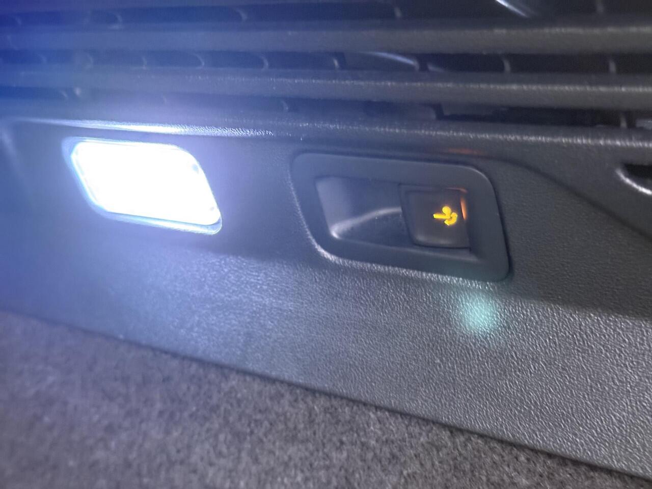 Volkswagen ID.4 GTX 4Motion 77 kWh VAN ¤34.900,- NU VOOR SLECHTS ¤30.877,- Uw LENTEVOORDEEL ¤4.023,-!300PK | SOH 89% | WARMTEPOMP | HEADUP DISPLAY | ACC CRUISE CONTROLE | ELECTRISCHE TREKHAAK | MATRIX-LED-KOPLAMP (IQ.LIGHT) | STOEL + STUURWIELVERWARMING | RIJKLAAR GELEV