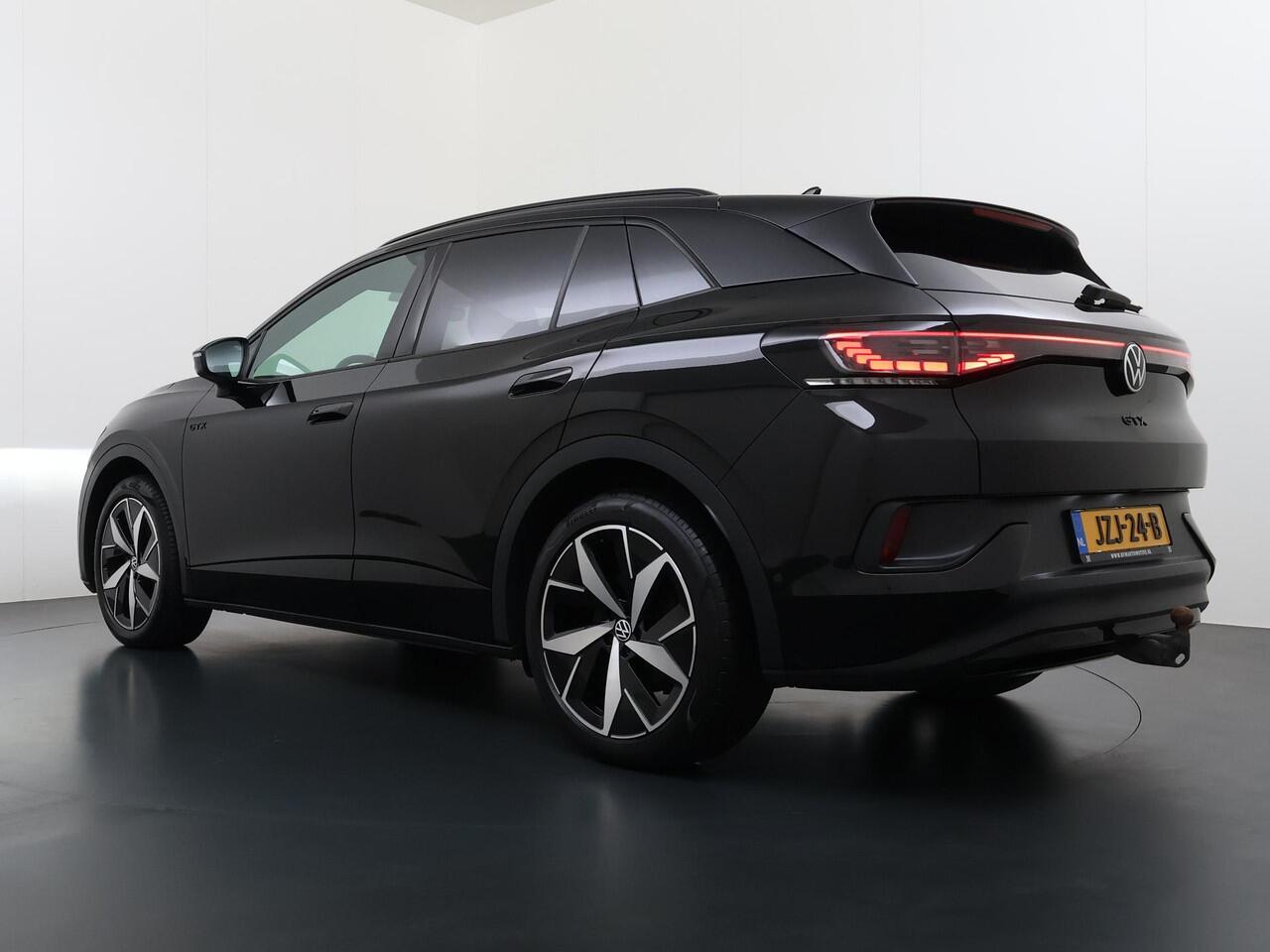 Volkswagen ID.4 GTX 4Motion 77 kWh VAN ¤34.900,- NU VOOR SLECHTS ¤30.877,- Uw LENTEVOORDEEL ¤4.023,-!300PK | SOH 89% | WARMTEPOMP | HEADUP DISPLAY | ACC CRUISE CONTROLE | ELECTRISCHE TREKHAAK | MATRIX-LED-KOPLAMP (IQ.LIGHT) | STOEL + STUURWIELVERWARMING | RIJKLAAR GELEV