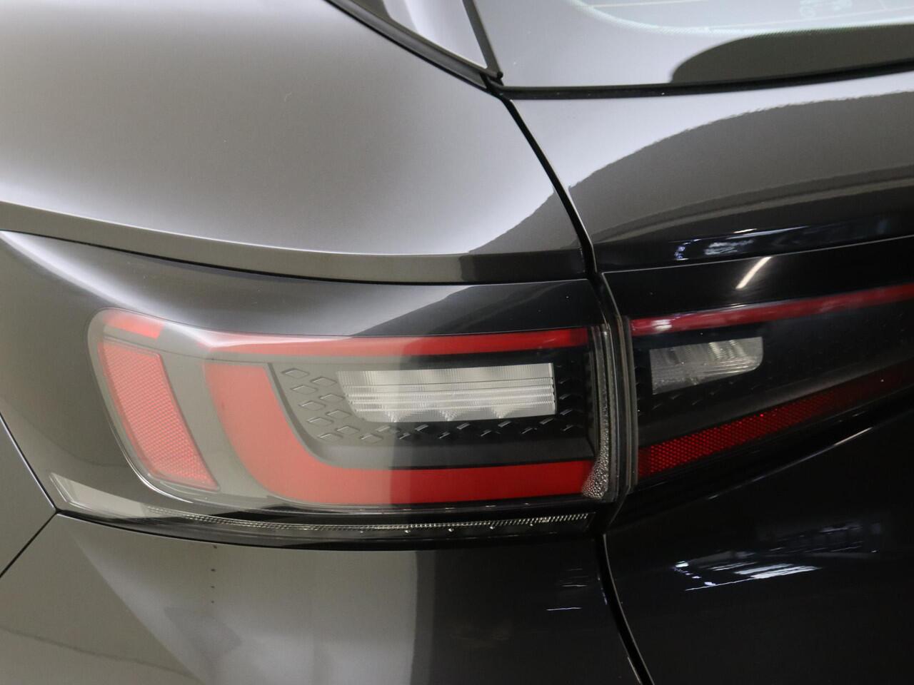 Volkswagen ID.4 Pro 77 kWh | Parkeersensoren | Adaptieve cruise control | CarPlay | Navigatie | Stoel- en stuurwielverwarming | Electronic climate control |