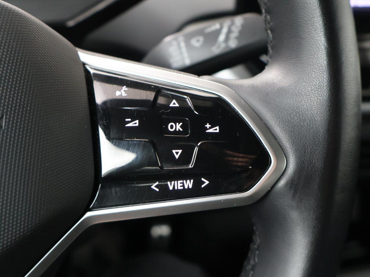 Volkswagen ID.4 Pro 77 kWh | 204 PK | Climate control | Navigatiesysteem | Voorstoelen verwarmd | 20"LM velgen |