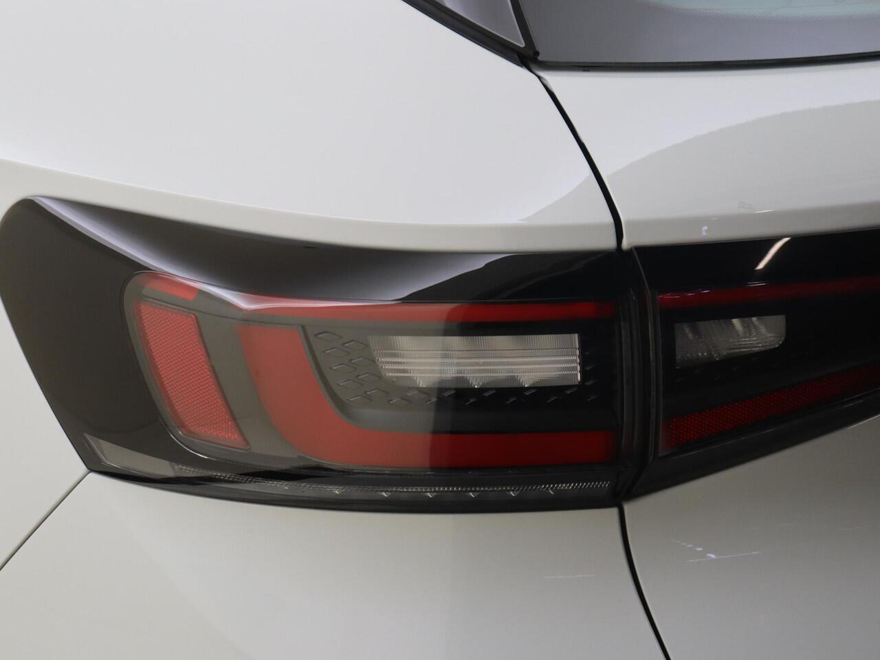 Volkswagen ID.4 Pro 77 kWh | SoH 90% | Trekhaak | Achteruitrijcamera | Keyless | Electronic climate control | Adaptieve cruise control | CarPlay | Stoel- en stuurwielverwarming | Navigatie |