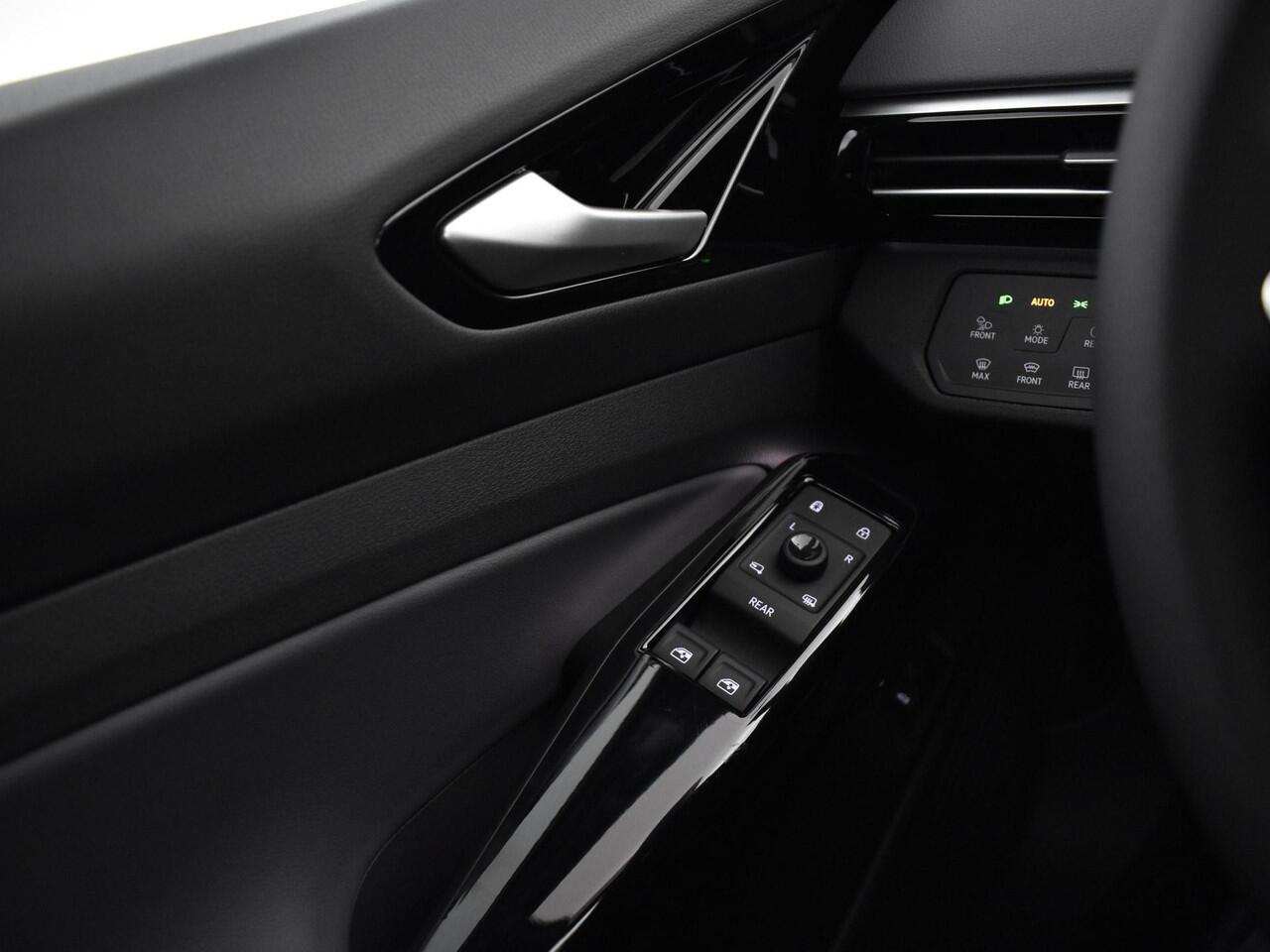 Volkswagen ID.4 Pro Limited Edition 77 kWh accu. 286 pk · Achteruitcamera · Draadloze telefoonlader · Sfeerverlichting ·