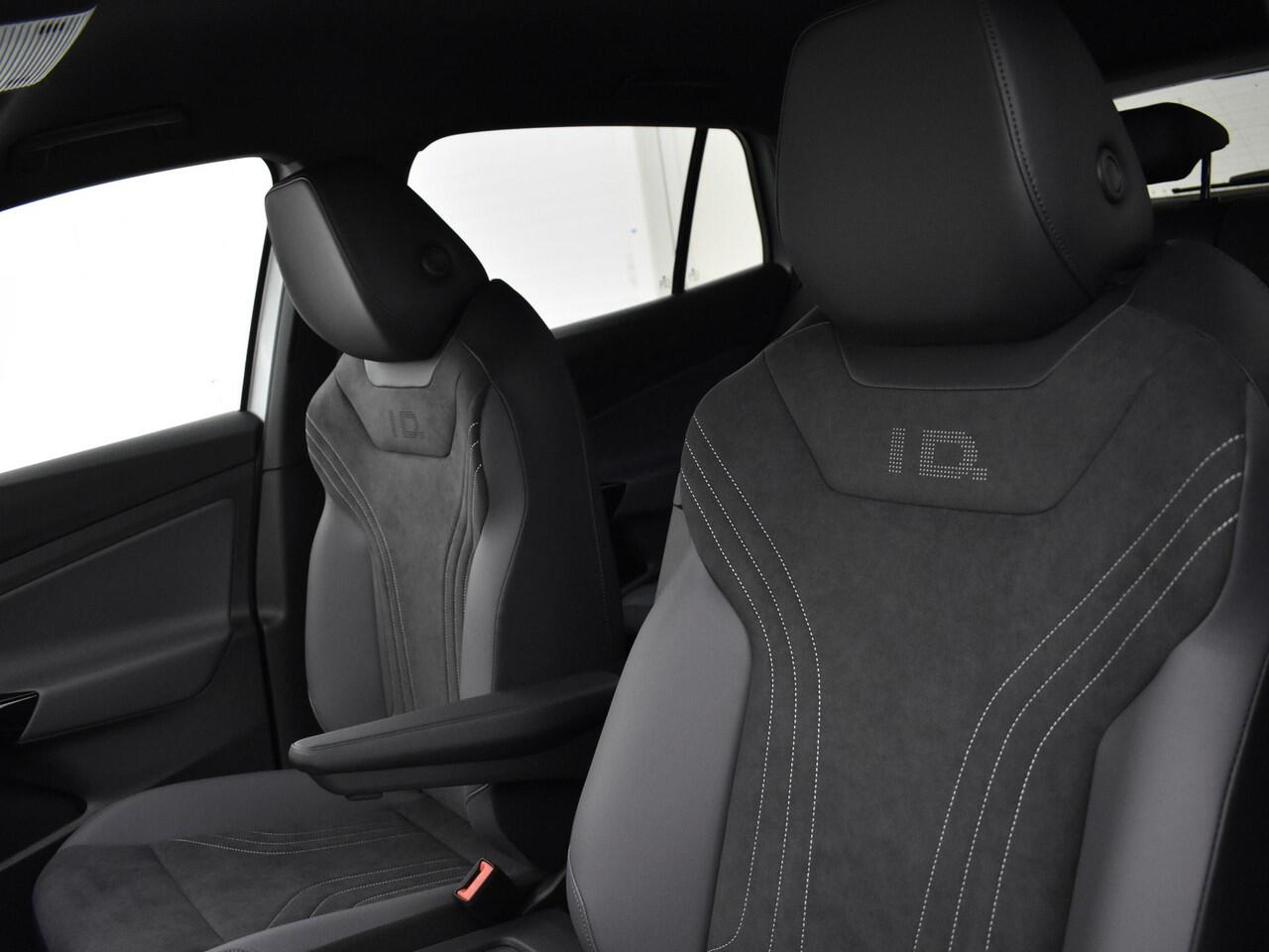 Volkswagen ID.4 Pro Limited Edition 77 kWh accu. 286 pk · Achteruitcamera · Draadloze telefoonlader · Sfeerverlichting ·