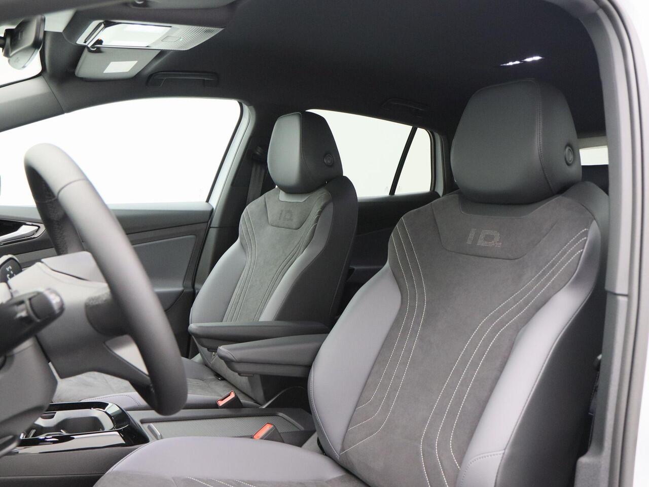 Volkswagen ID.4 Limited Edition 52 kWh accu 170 pk | Stoel & Stuurverwarming | Adaptive Cruise Control | Trekhaak | Achteruitrijcamera | Carplay |