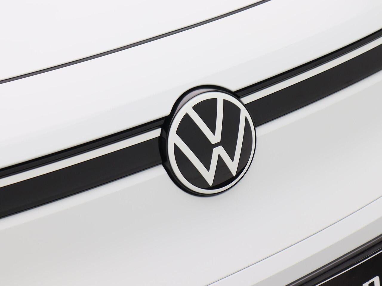 Volkswagen ID.4 Limited Edition 52 kWh accu 170 pk | Stoel & Stuurverwarming | Adaptive Cruise Control | Trekhaak | Achteruitrijcamera | Carplay |