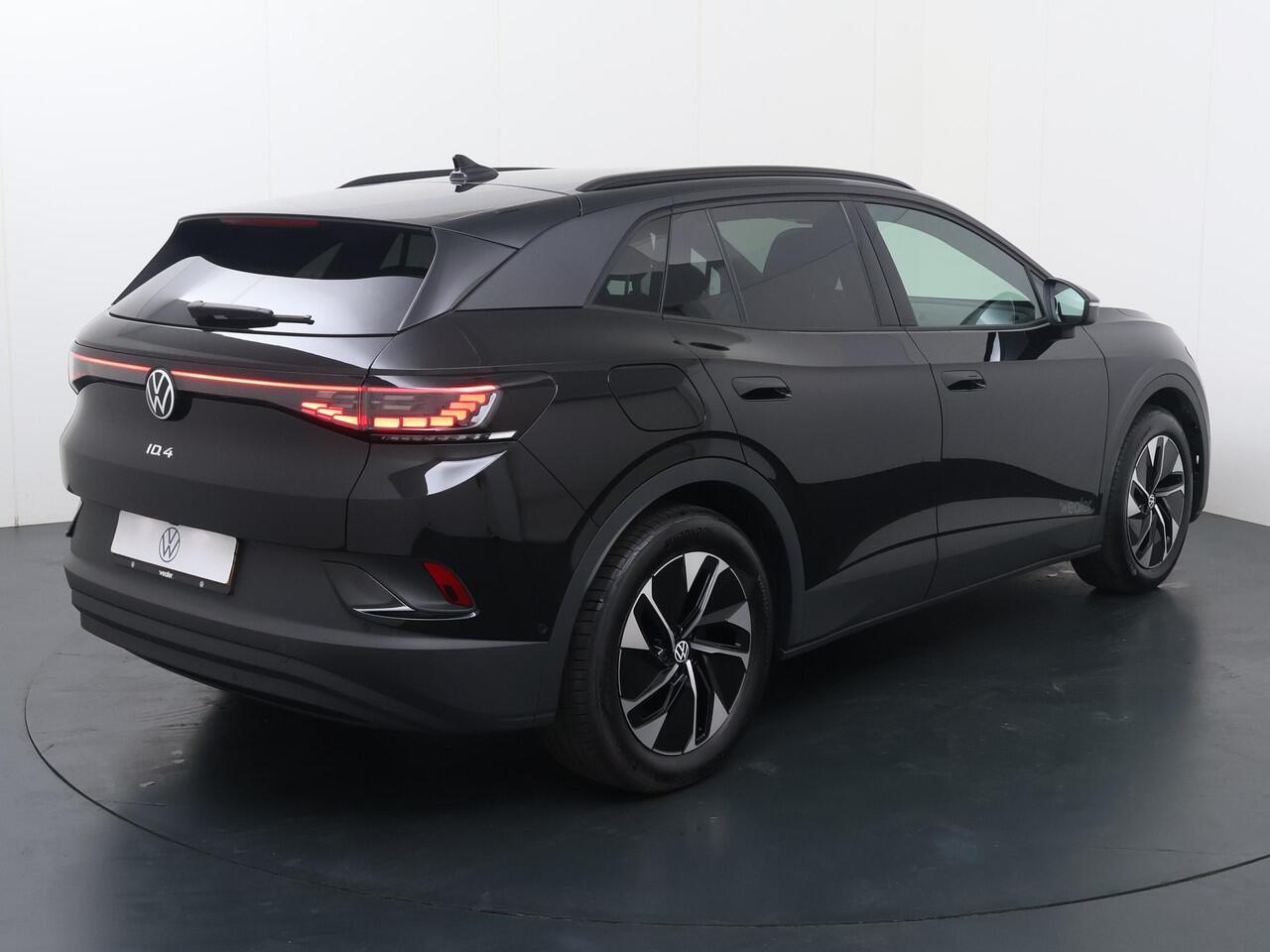 Volkswagen ID.4 Pro Business 77 kWh 286pk | 17% bijtelling | LED Matrix | Elektrisch bedienbare achterklep | Navigatie | Achteruitrijcamera | Adaptive cruise control |