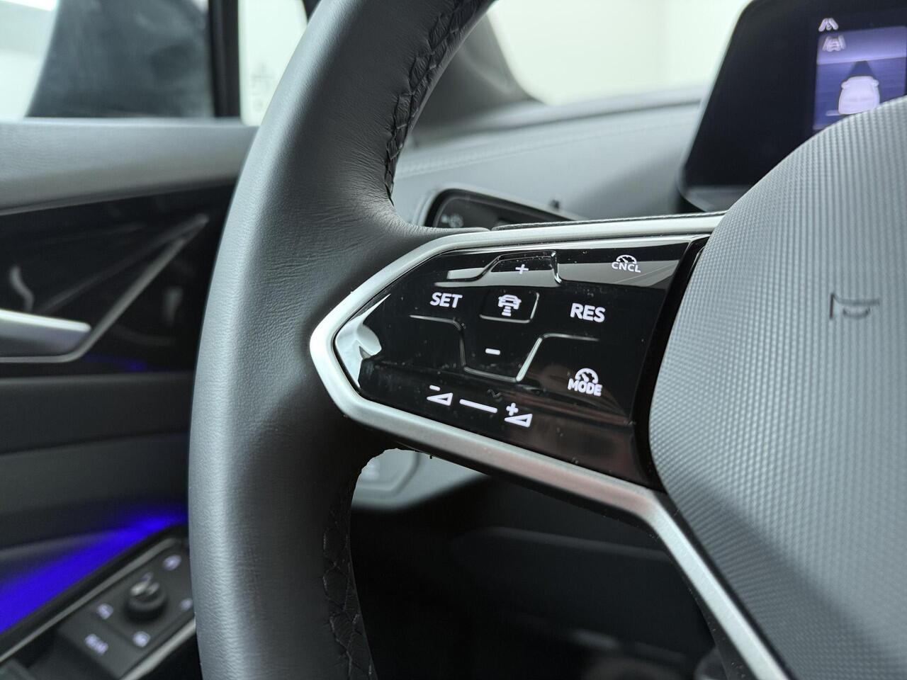 Volkswagen ID.4 Pro Business 77 kWh 286pk | 17% bijtelling | LED Matrix | Elektrisch bedienbare achterklep | Navigatie | Achteruitrijcamera | Adaptive cruise control |