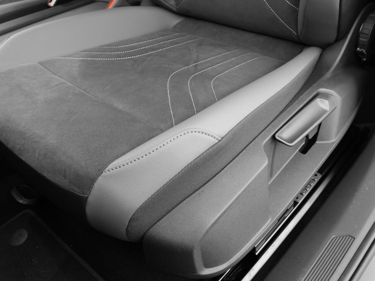 Volkswagen ID.4 Limited Edition 52 kWh accu 170 PK · Achteruitrijcamera · Draadloze telefoonlader · Sfeerverlichting · Stuurwiel verwarmd · Prijs is inclusief inruilpremie ·