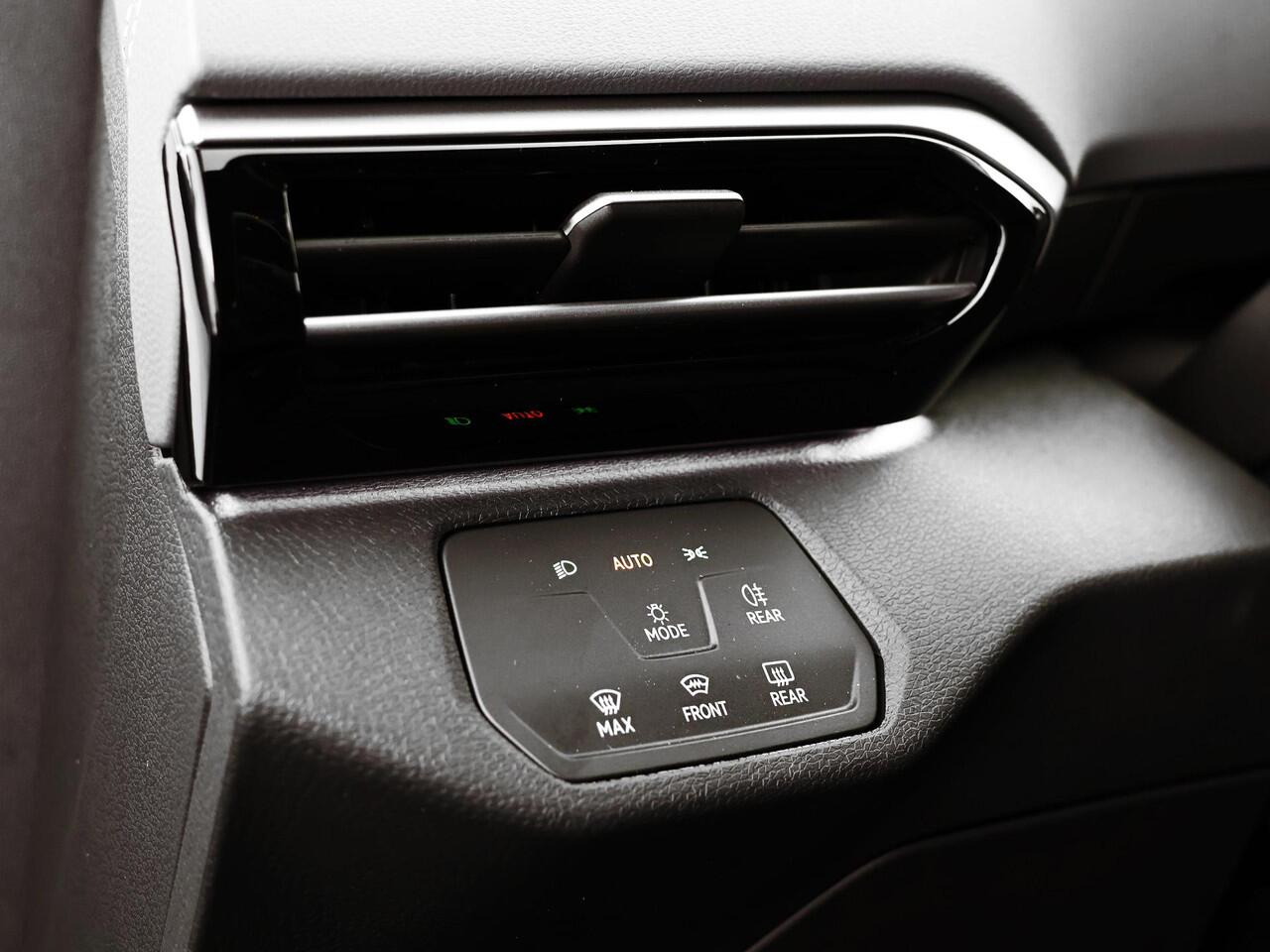 Volkswagen ID.4 Limited Edition 52 kWh accu 170 PK · Achteruitrijcamera · Draadloze telefoonlader · verwarmd stuurwiel · Prijs is inclusief inruilpremie ·