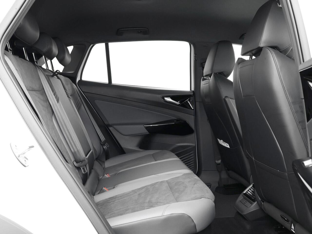 Volkswagen ID.4 Limited Edition 52 kWh accu 170 PK · Achteruitrijcamera · Draadloze telefoonlader · verwarmd stuurwiel ·