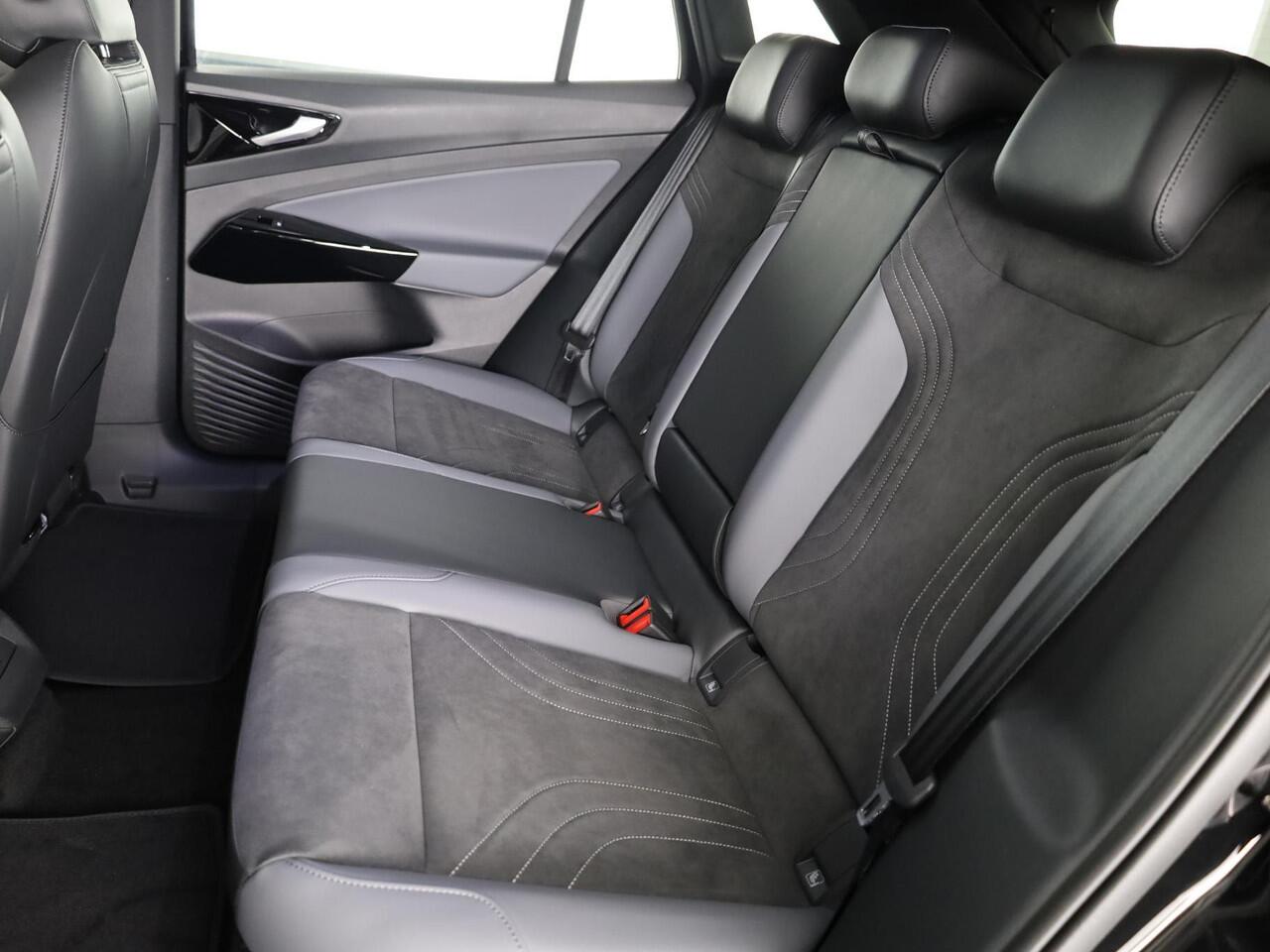 Volkswagen ID.4 Pro Limited Edition 77 kWh accu 286 PK | 19" LM | Black Edition | Stoel & Stuurverwarming |