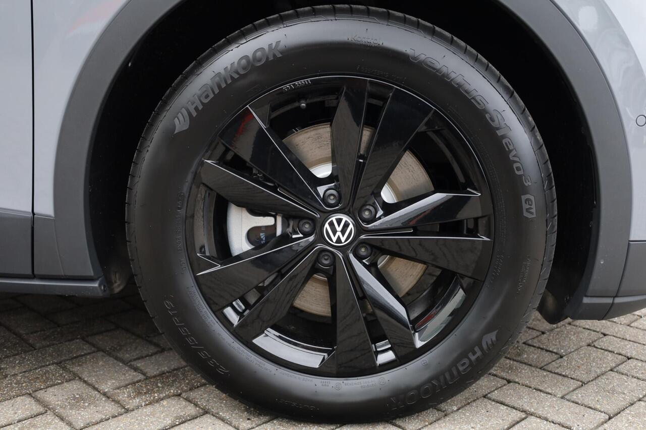 Volkswagen ID.4 Pro Limited Edition 77 kWh 286PK / 210kW, Elektrisch uitklapbare trekhaak, verwarmbare voorstoelen, verwarmbaar multifunctioneel lederen stuurwiel, draadloos telefoon laden, keyless start & entry, achteruitrijcamera (rear view), parkeersensoren voor en ac
