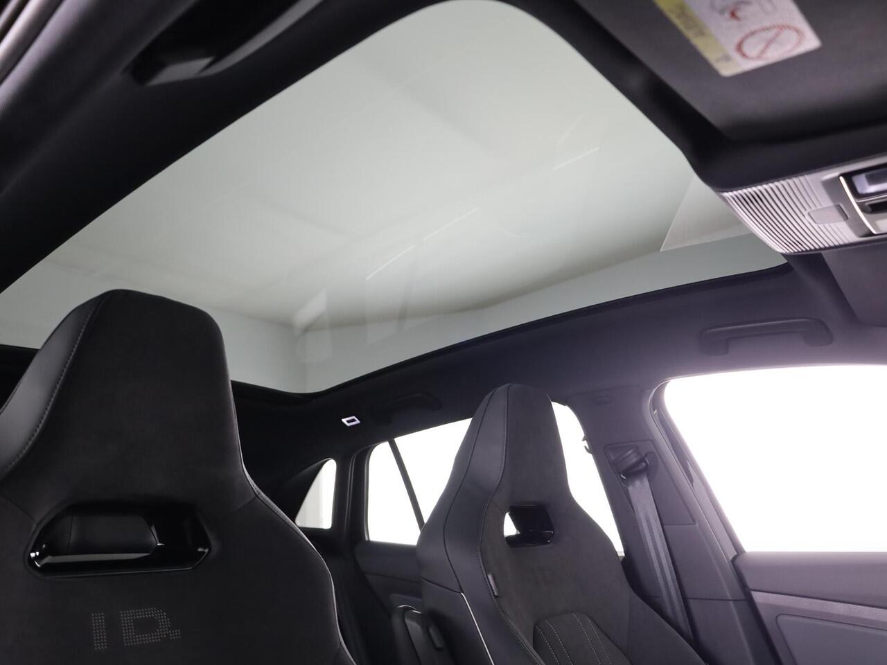 Volkswagen ID.4 Pro Limited Edition Plus 77 kWh accu 286 PK | 21" LM | 360 graden camera | Panoramadak | IQ.Light |