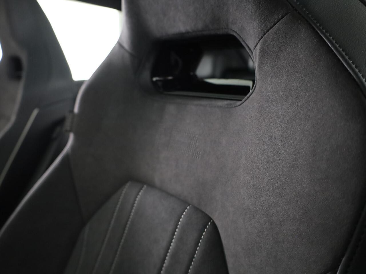Volkswagen ID.4 Pro Limited Edition Plus 77 kWh accu 286 PK | 21" LM | 360 graden camera | Panoramadak | IQ.Light |