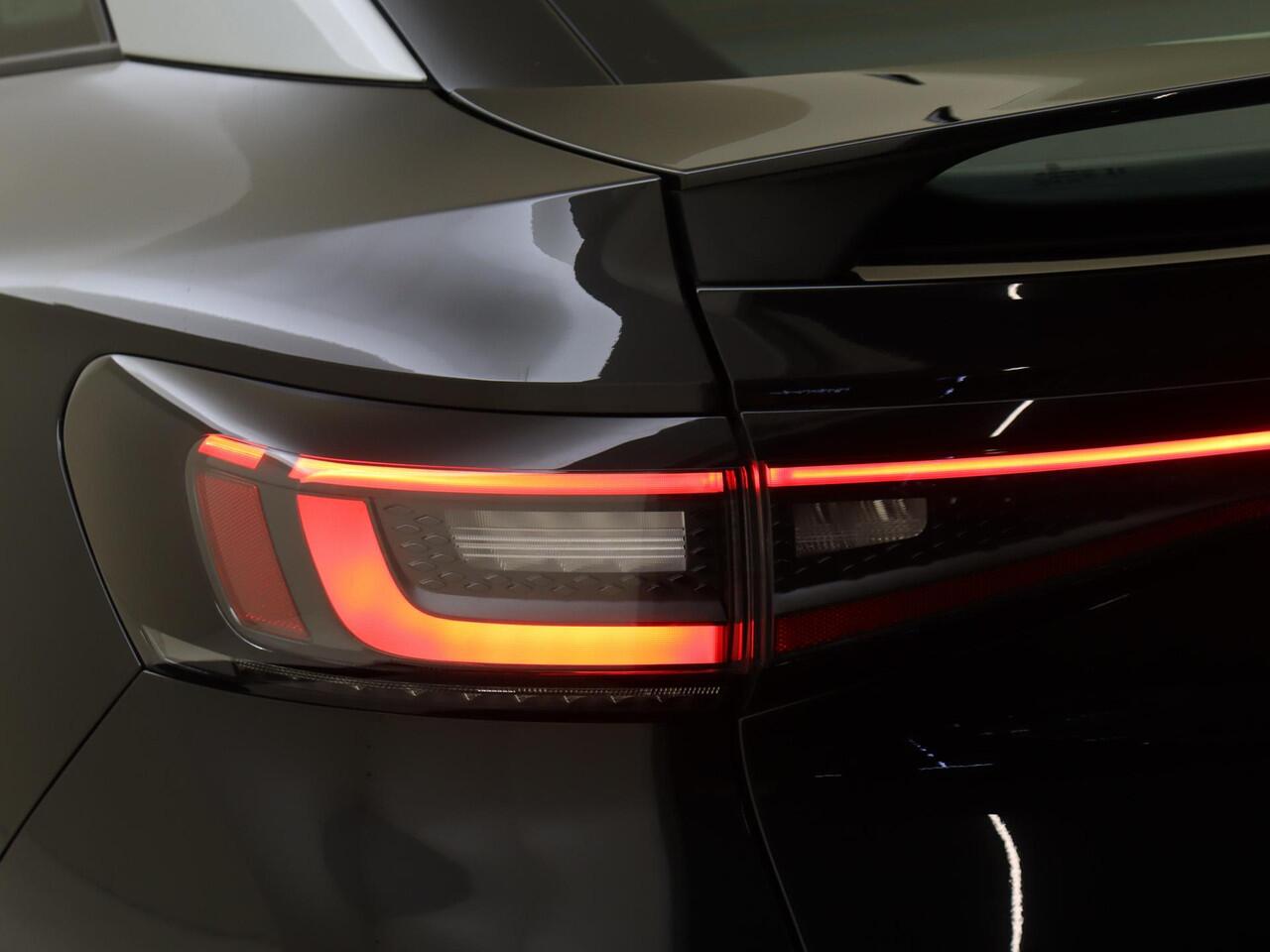 Volkswagen ID.5 Pro Advantage 77 kWh | SoH 93% | Achteruitrijcamera | 3-zone airco | Keyless | Adaptieve cruise control | Stoel- en stuurwielverwarming | CarPlay |