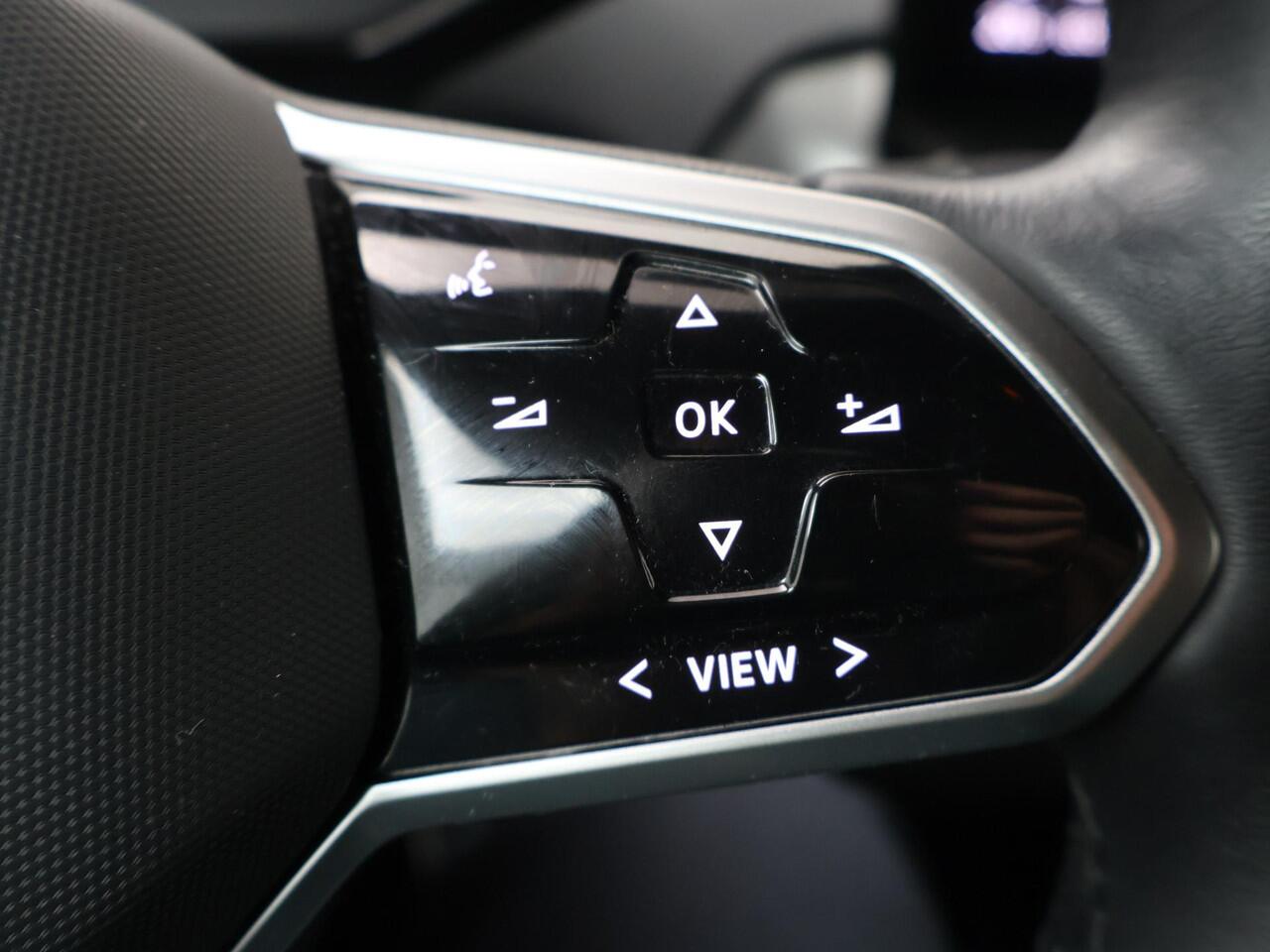 Volkswagen ID.5 Pro 77 kWh | 204 PK | SoH 94% | Matrix LED koplampen | Achteruitrijcamera | Verwarmde voorstoelen / voorruit |