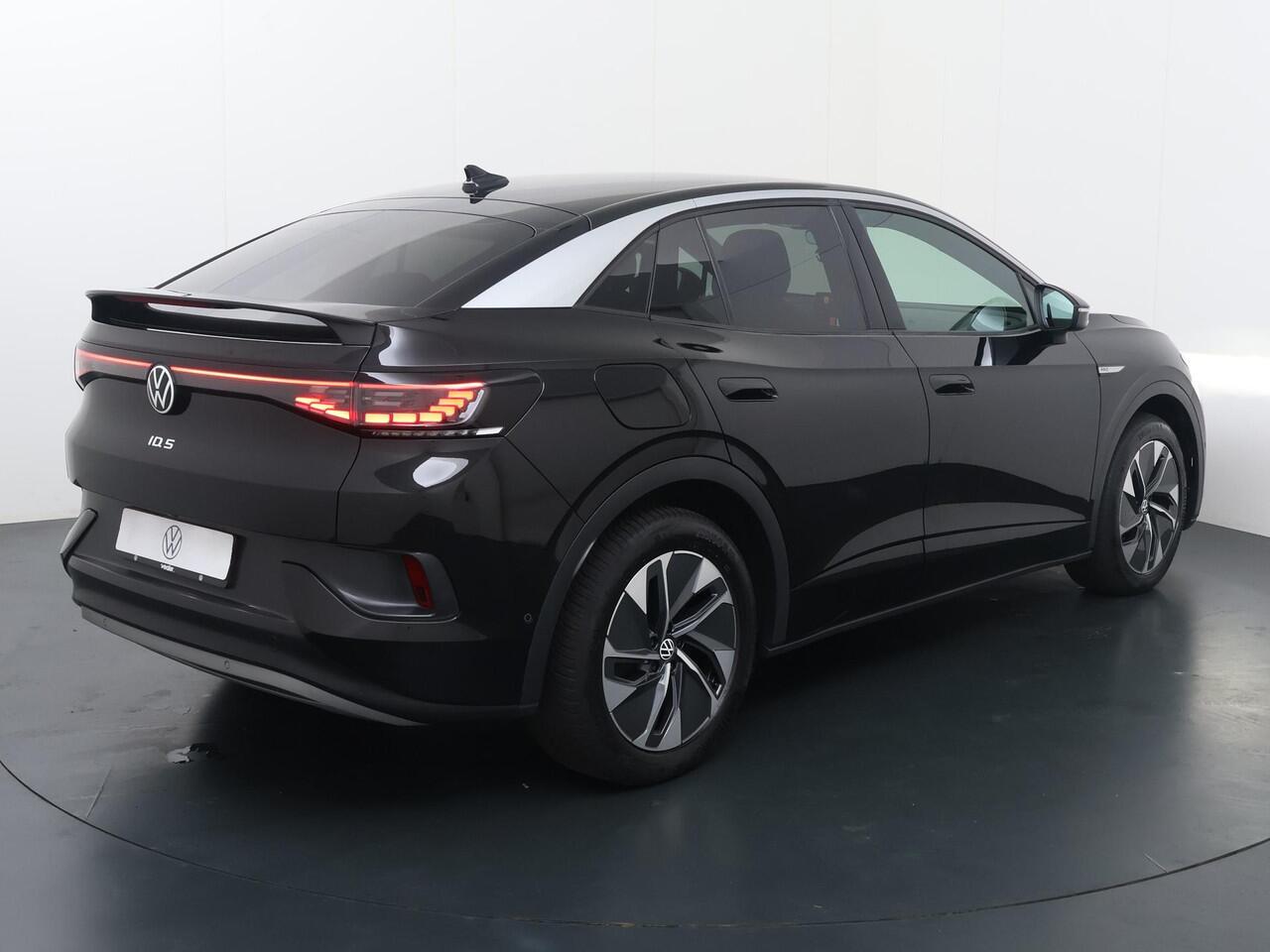 Volkswagen ID.5 Pro 77 kWh | 204 PK | SoH 94% | Matrix LED koplampen | Achteruitrijcamera | Verwarmde voorstoelen / voorruit |