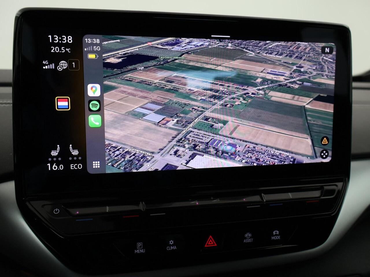 Volkswagen ID.5 PRO 77 kWh *KINGS RED* + STUUR/STOELVERWARMING | SFEERVERLICHTING | ORIG. NL