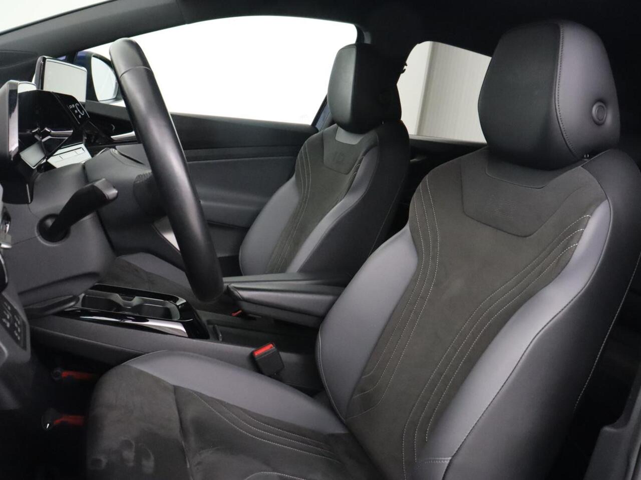 Volkswagen ID.5 Pro 77 kWh | Trekhaak | Stoelverwarming | Matrix LED | Camera | Carplay | Keyless | Stuurverwarming | Adaptive cruise | Navigatie | 20'' | Park Assist