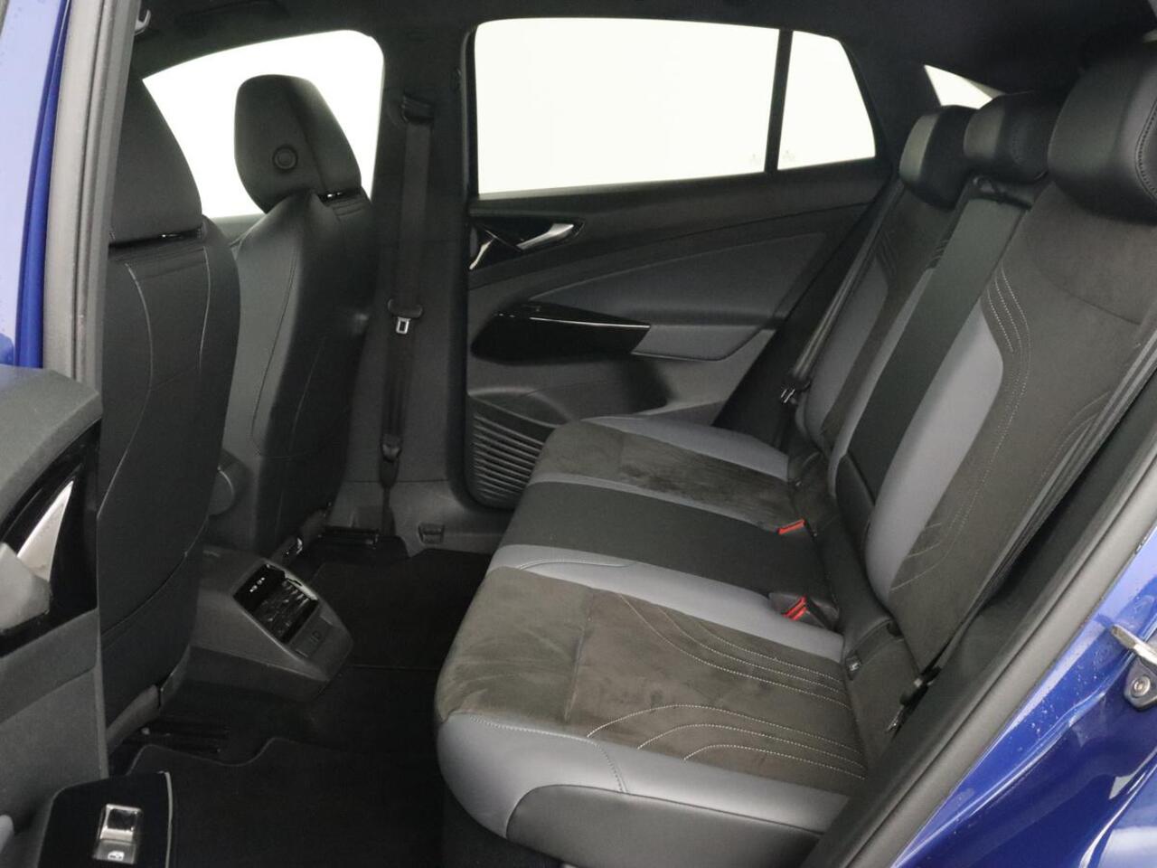 Volkswagen ID.5 Pro 77 kWh | Trekhaak | Stoelverwarming | Matrix LED | Camera | Carplay | Keyless | Stuurverwarming | Adaptive cruise | Navigatie | 20'' | Park Assist