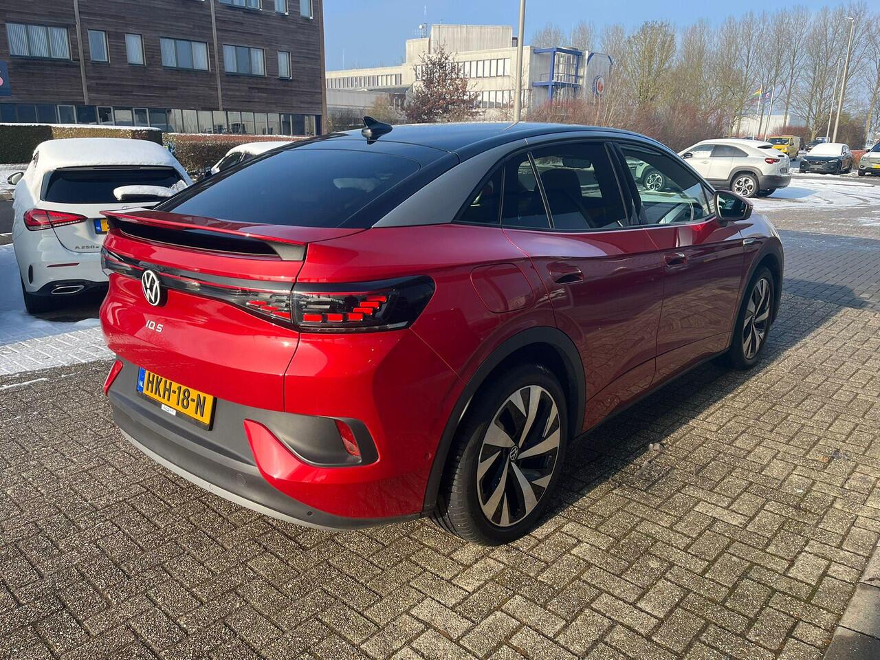 Volkswagen ID.5 Pro 77 kWh | Stoel- en stuurwielverwarming | Achteruitrijcamera | 20 inch velgen | Getint glas | Navigatie