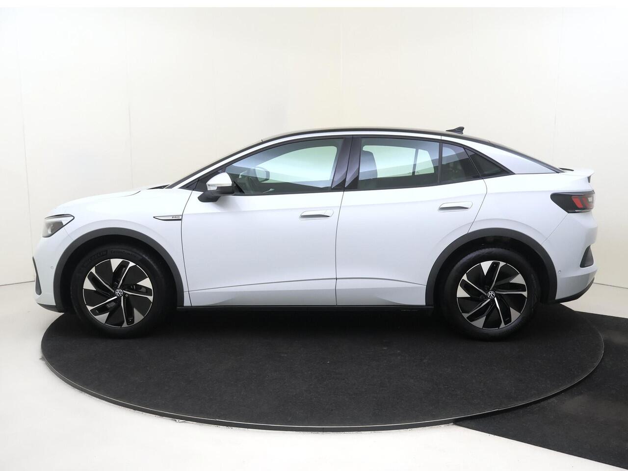 Volkswagen ID.5 Pro Advantage 77 kWh | Achteruitrijcamera | Adaptieve cruise control | Parkeerassistent | 3-zone airco | Keyless | CarPlay | Navigatie | Stoel- en stuurwielverwarming |