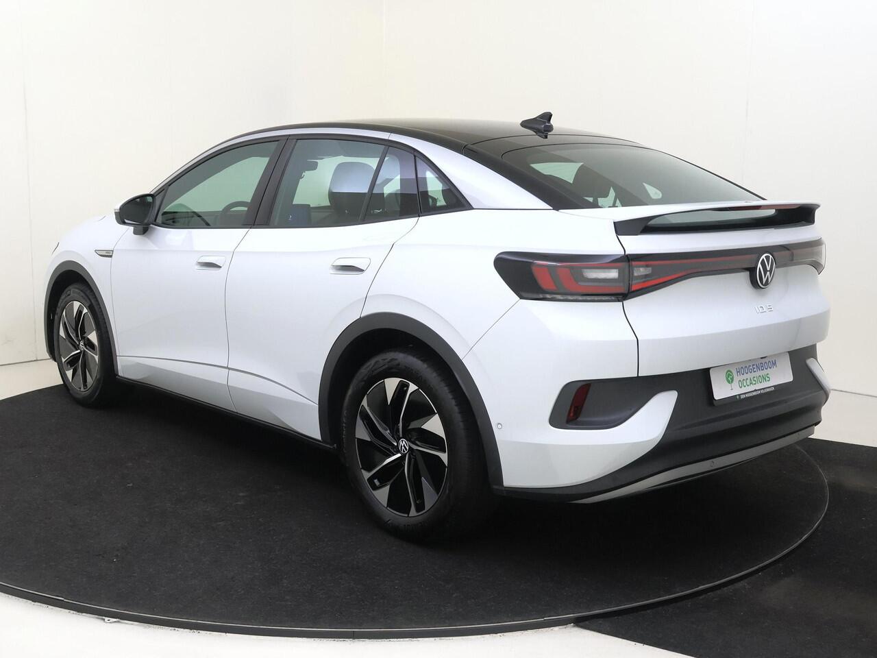 Volkswagen ID.5 Pro Advantage 77 kWh | Achteruitrijcamera | Adaptieve cruise control | Parkeerassistent | 3-zone airco | Keyless | CarPlay | Navigatie | Stoel- en stuurwielverwarming |