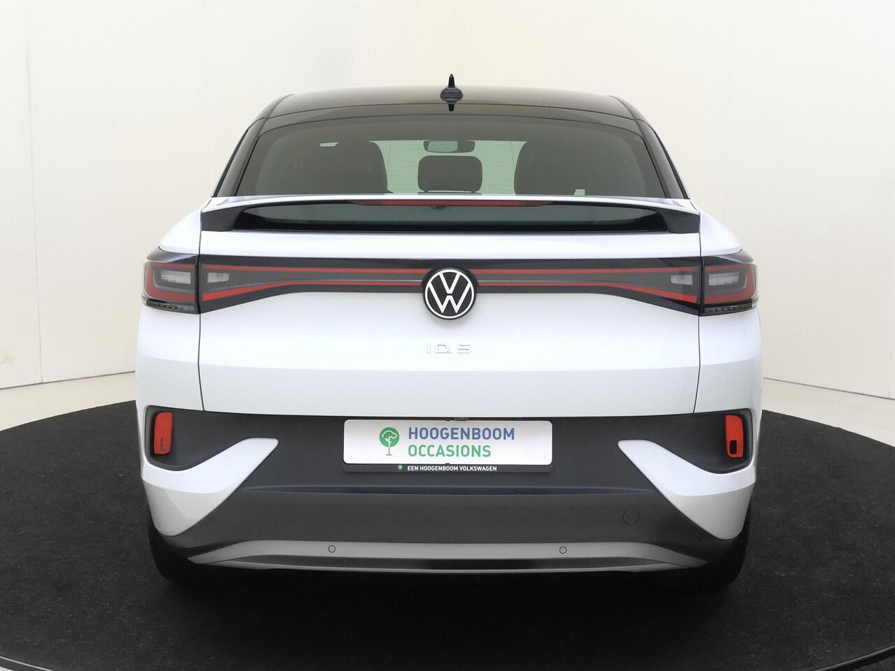 Volkswagen ID.5 Pro Advantage 77 kWh | Achteruitrijcamera | Adaptieve cruise control | Parkeerassistent | 3-zone airco | Keyless | CarPlay | Navigatie | Stoel- en stuurwielverwarming |