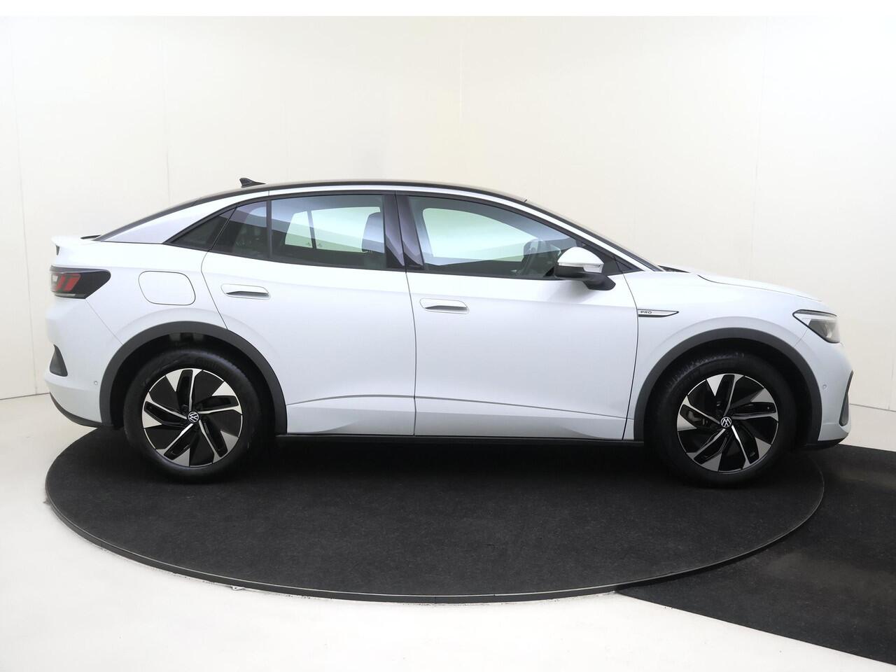 Volkswagen ID.5 Pro Advantage 77 kWh | Achteruitrijcamera | Adaptieve cruise control | Parkeerassistent | 3-zone airco | Keyless | CarPlay | Navigatie | Stoel- en stuurwielverwarming |