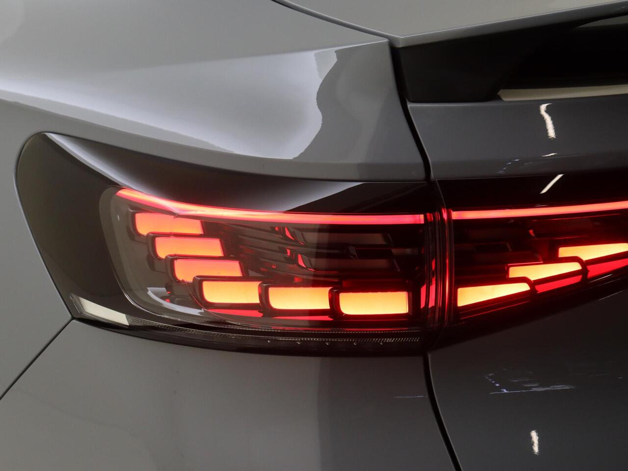 Volkswagen ID.5 Pro Business 77 kWh | SoH 93% | Panoramadak | Head-up display | 3-zone airco | Keyless | Adaptieve cruise control | CarPlay | Navigatie |