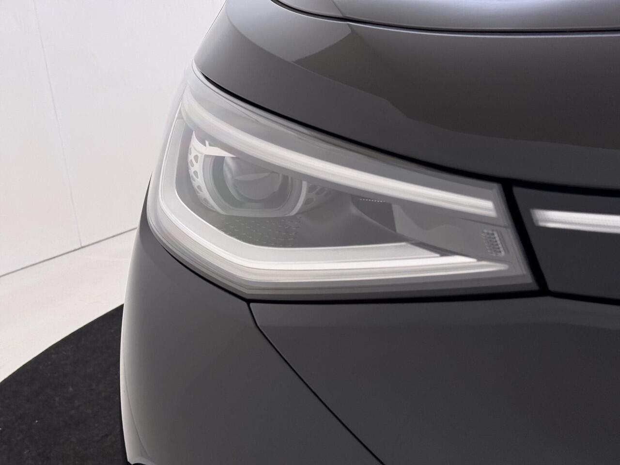 Volkswagen ID.5 Pro Advantage 77 kWh | Achteruitrijcamera | SoH 92% | 3-zone airco | Adaptieve cruise control | Keyless | CarPlay | Navigatie | Stoel- en stuurwielverwarming |