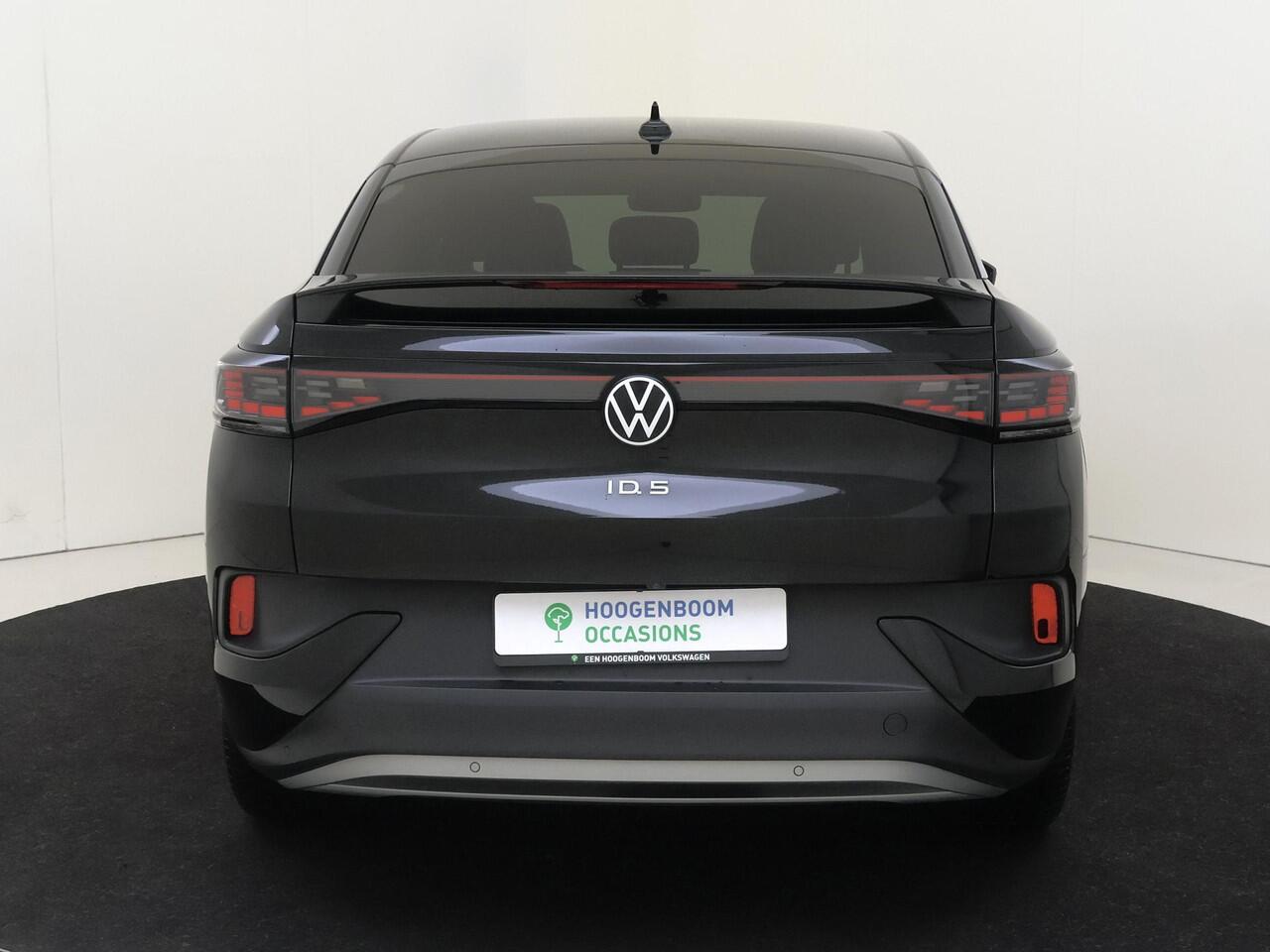Volkswagen ID.5 Pro Advantage 77 kWh | Achteruitrijcamera | SoH 92% | 3-zone airco | Adaptieve cruise control | Keyless | CarPlay | Navigatie | Stoel- en stuurwielverwarming |