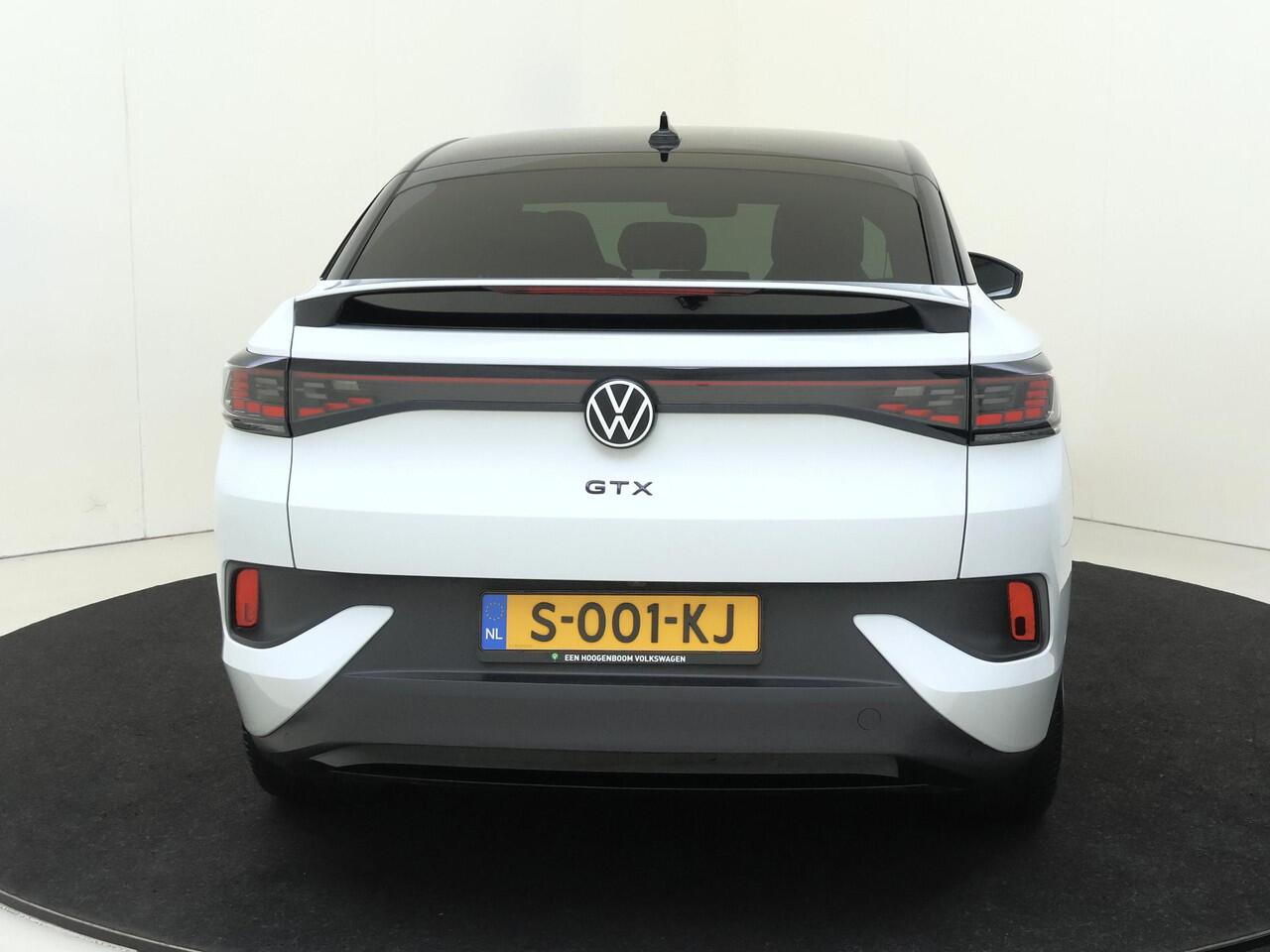 Volkswagen ID.5 GTX 77 kWh | Trekhaak | Warmtepomp | 360 camera | Dodehoek detectie | Keyless | Kuipstoelen voor | Adaptieve cruise control | Parkeerassistent |