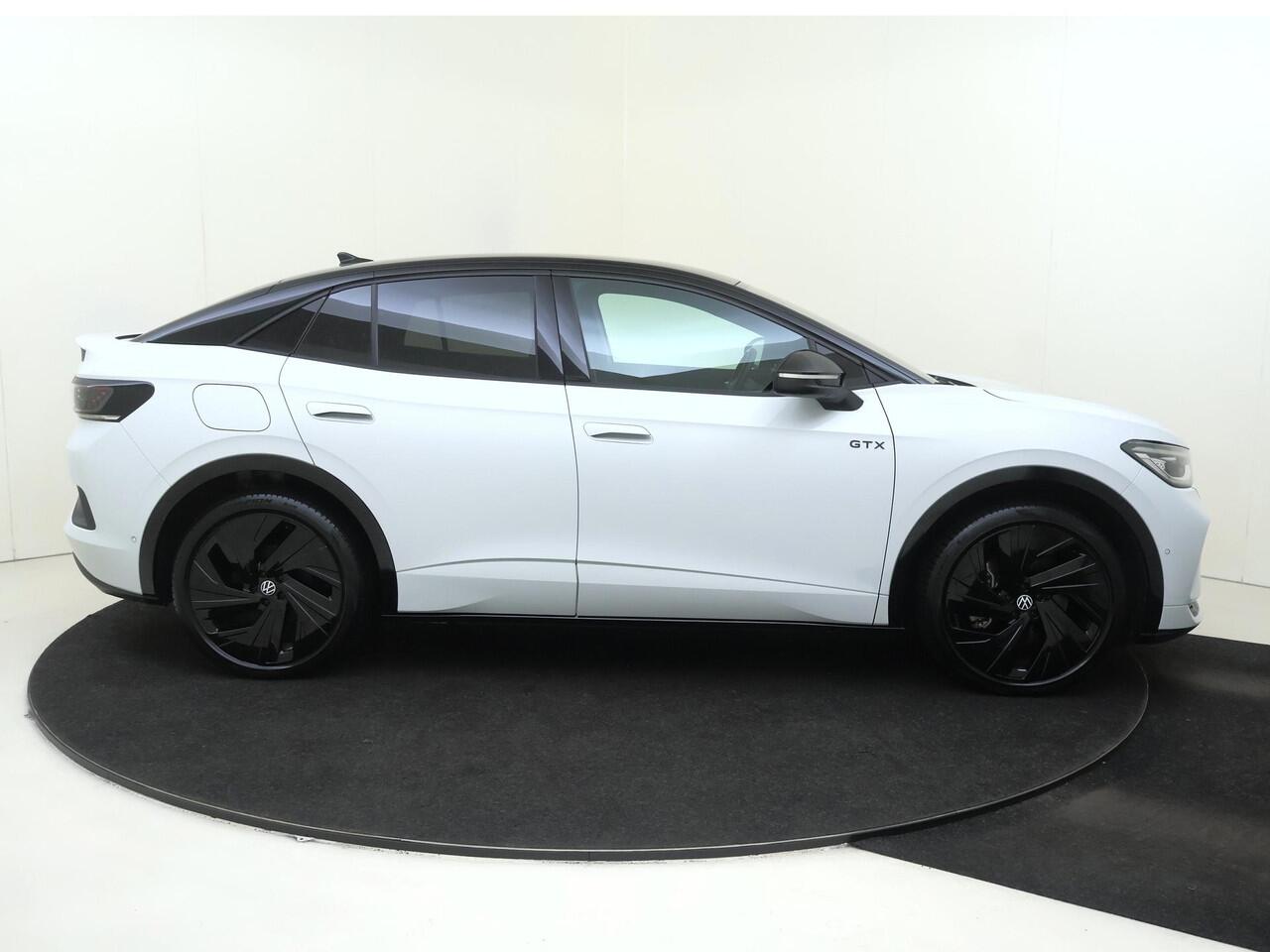 Volkswagen ID.5 GTX 77 kWh | Trekhaak | Warmtepomp | 360 camera | Dodehoek detectie | Keyless | Kuipstoelen voor | Adaptieve cruise control | Parkeerassistent |