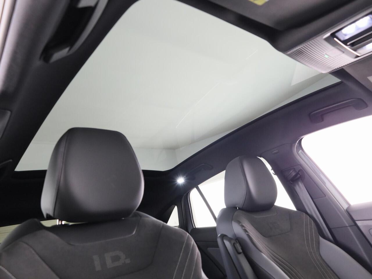 Volkswagen ID.5 Pro Business 77 kWh accu, 210 kW / 286 pk SUV Elek | 360 Camera | Led matrix | Navigatie | Elektrische Achterklep | Panoramdak | Stoelverwarming |