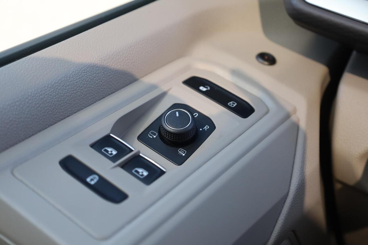 Volkswagen MULTIVAN 1.4 eHybrid L1H1 Style PL ¤1177 p/m* 7p, 7 zits, Panoramadak, Adaptief onderstel, elektrische achterklep, head up! display, assistentie pakket plus, dodehoek sensor side assist, stuurwiel verwarming, rondom zicht camera, IQ Matrix, acc 18" LMV, privacy gl